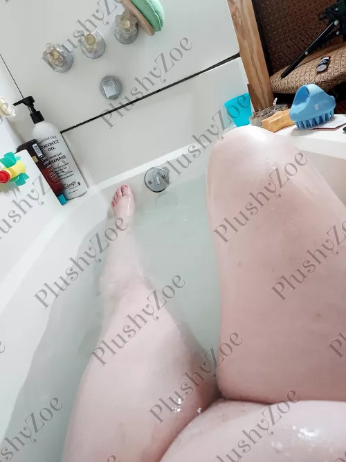 Wouldn't you want my bathwater? [selling] stoner milf, fetish friendly. Check out my valentines sale 😘 💕 kik telegram plushyzoe by PlushyZoe