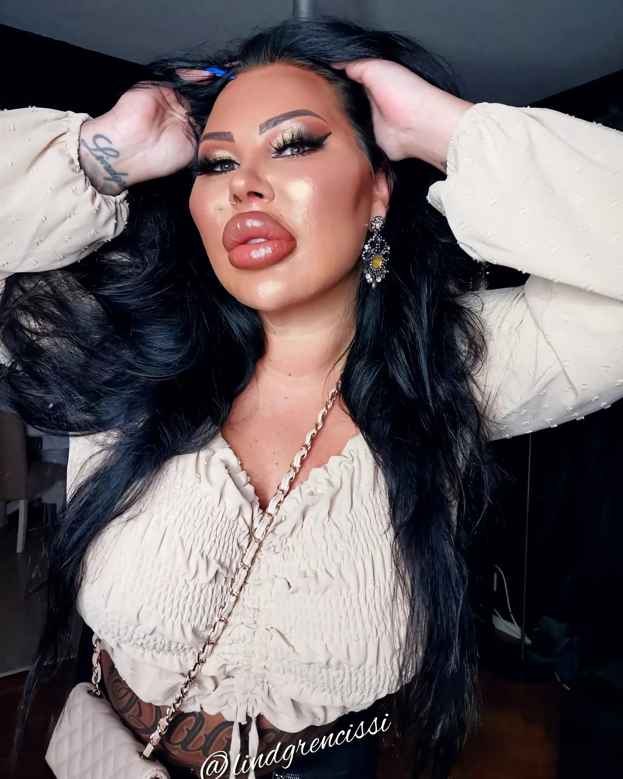 Wow! Cissi is a stunner! posted by Marathon1981