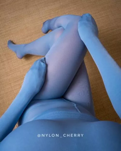 Wrapping up in hosiery. by ghstkatt