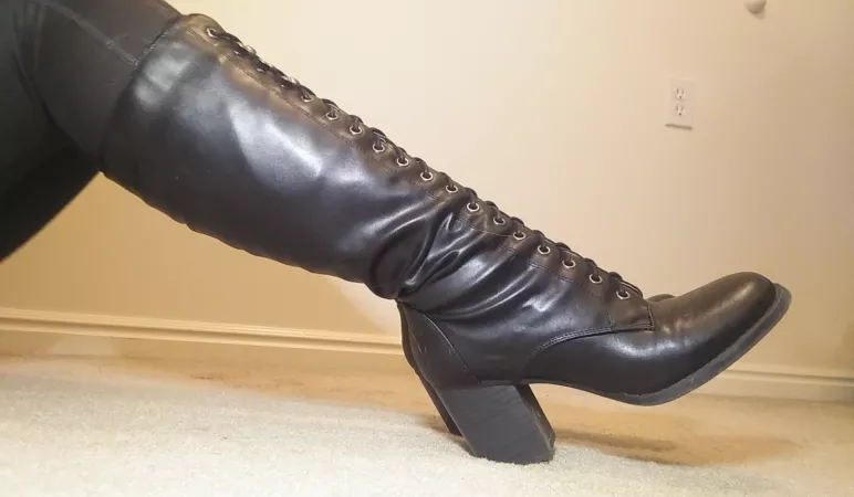 Wrinkled and pointed by Queen_Kore_Damthor