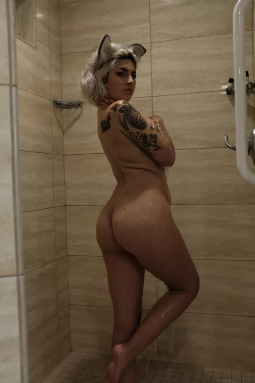 Wtf are you watching me??? by dumbpuppygf