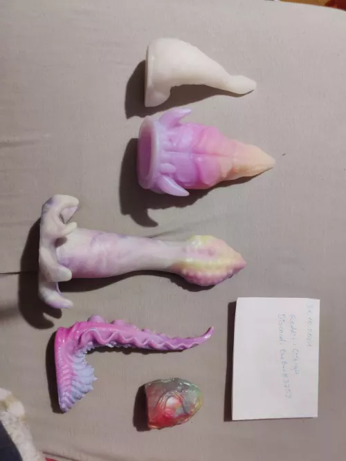 WTS [EU] 3 Toys 1 wand topper 1 egg by Ciihrya