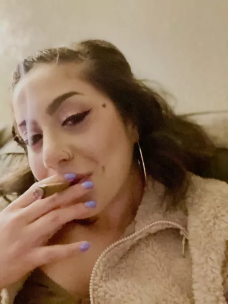 Wya come smoke me out 🧚‍♀️✨ by Hope2fly444