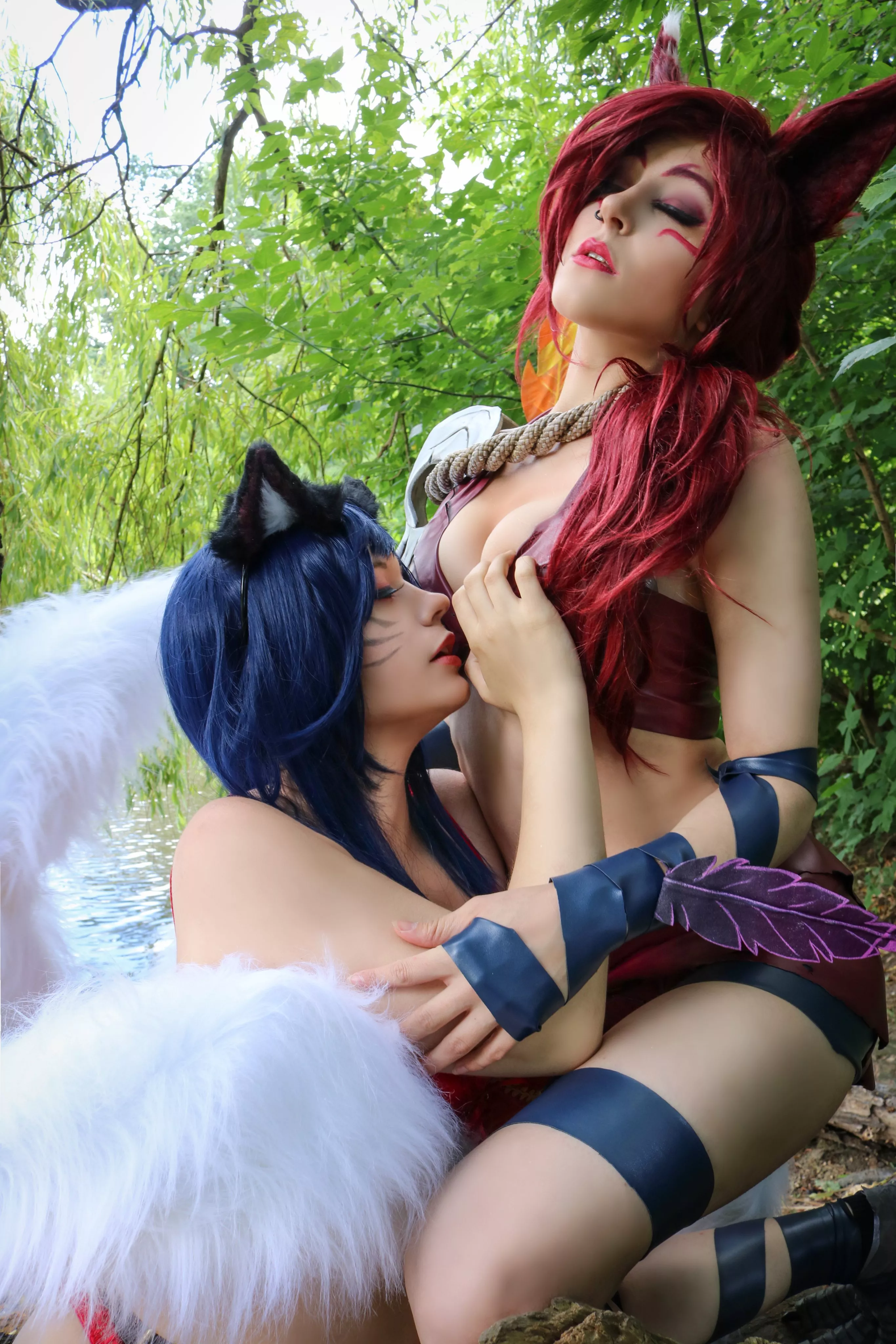 Xayah X Ahri yuri by Mowkyfox and Lysande posted by LysandeArts
