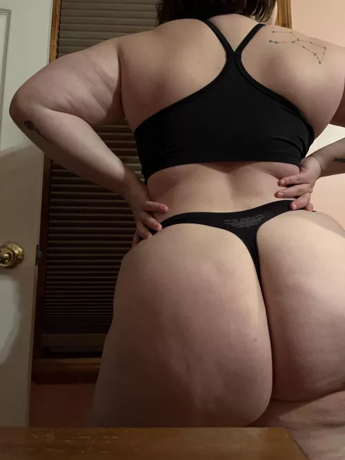 Ya ever accidentally put your underwear on inside out? 😅🤷🏻‍♀️ still juicy af tho 😝 by baddwolf94