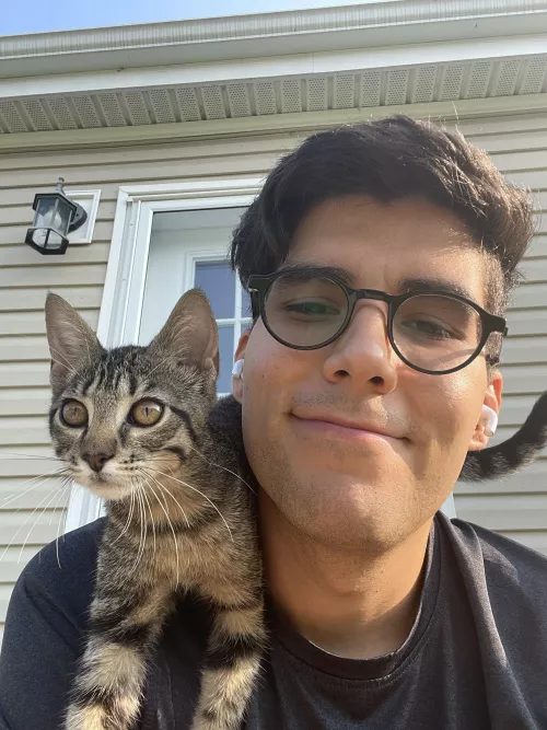 Y’all like pussy photos? :3 Looking for LoL and WoW friends by Hubologists