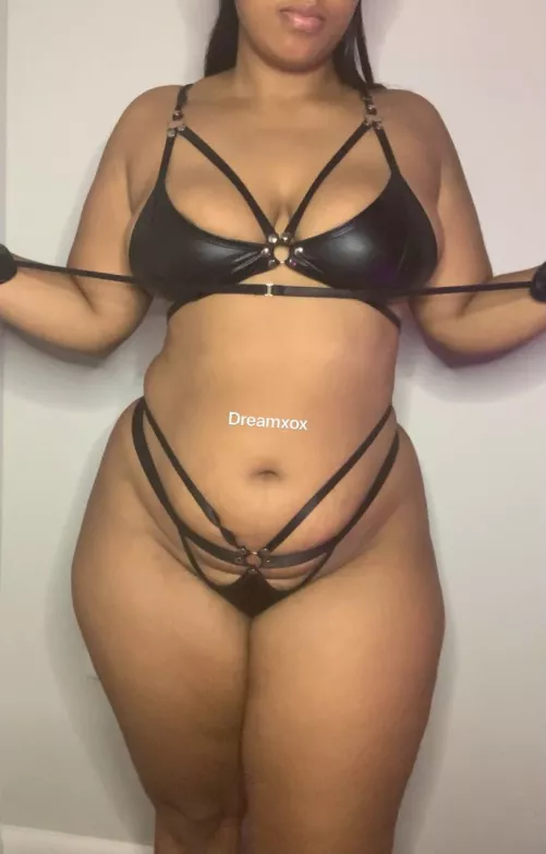 Yall still like thick women? :) by dreamxox