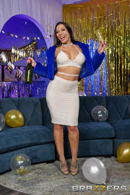 🚨Yay, 100k subscribers here, congratulations 🎉 Write in the comments below this post your congratulations and best wishes to the beautiful Rachel Starr💐because we are all here thanks to her and her incredible energy✨💖💕🎉⭐️ by marusiamarusia