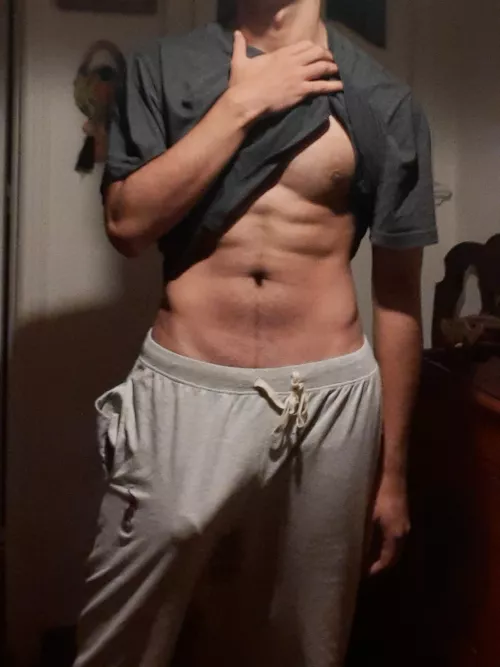 Yea it looks massive here, dont you think ? by Hastaie