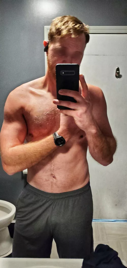 Yeah, it's a cliche mirror pick at the gym lol but hey I thought I was looking good 😄 by ferda_snipes2