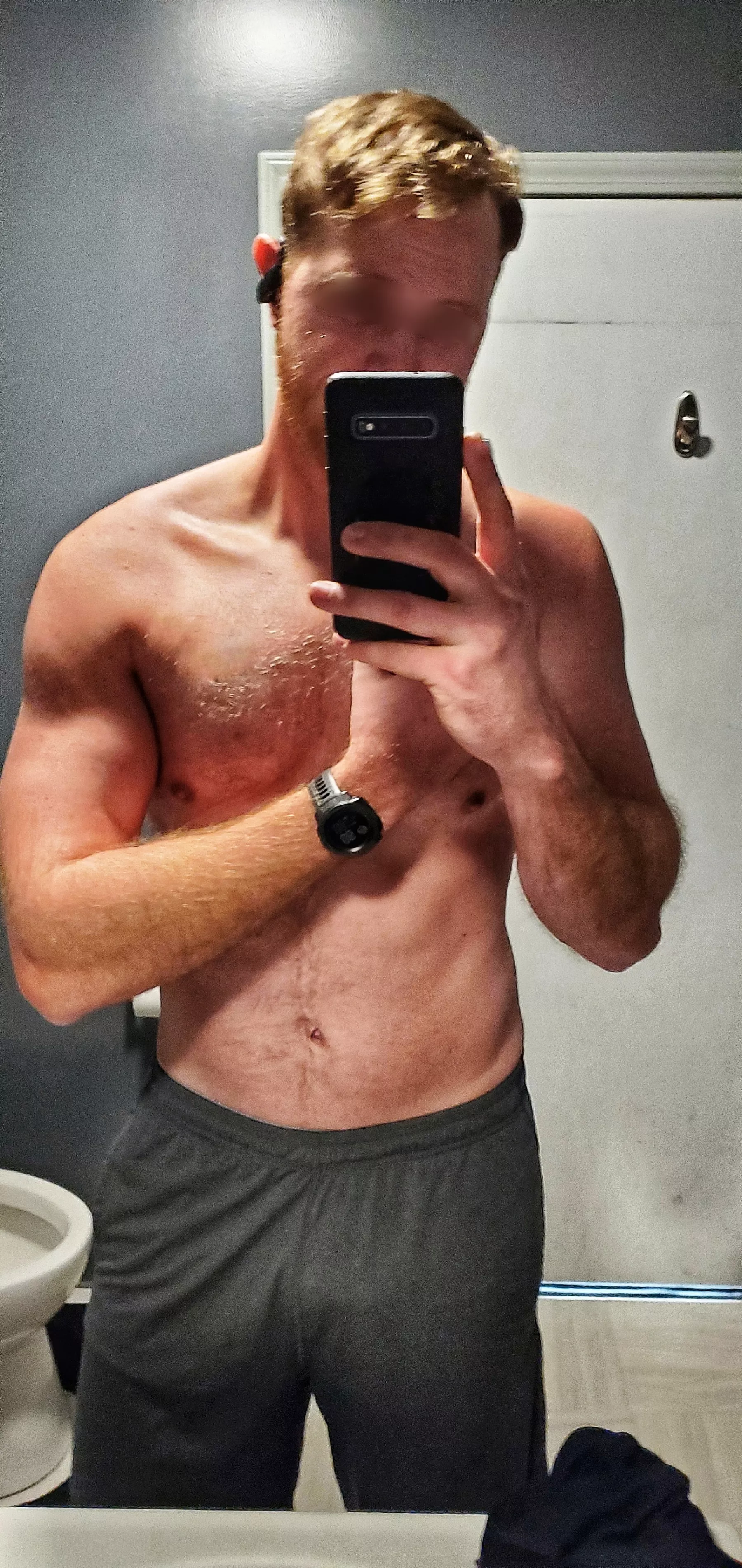Yeah, it's a cliche [M]irror pick at the gym lol but hey I thought I was looking good 😄 posted by ferda_snipes2