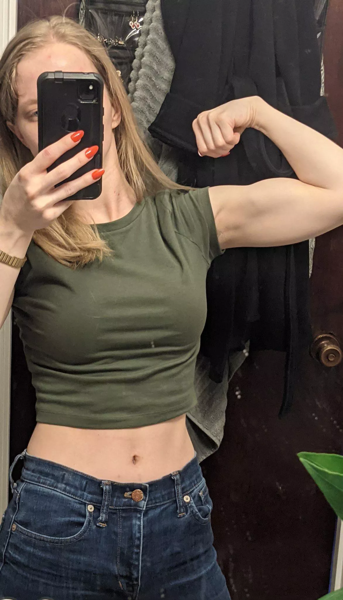 yeah she’s ripped posted by arianafan74