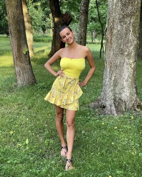 Yellow crop top and no bra. How big my natural boobs? What do you think?) by Tamara_Sunshine