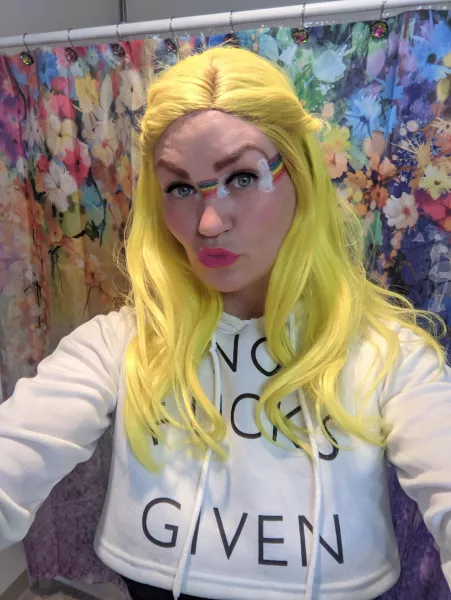 Yellow hair don't care by piston_barbie