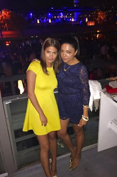 Yellow or blue by Chaturbater1