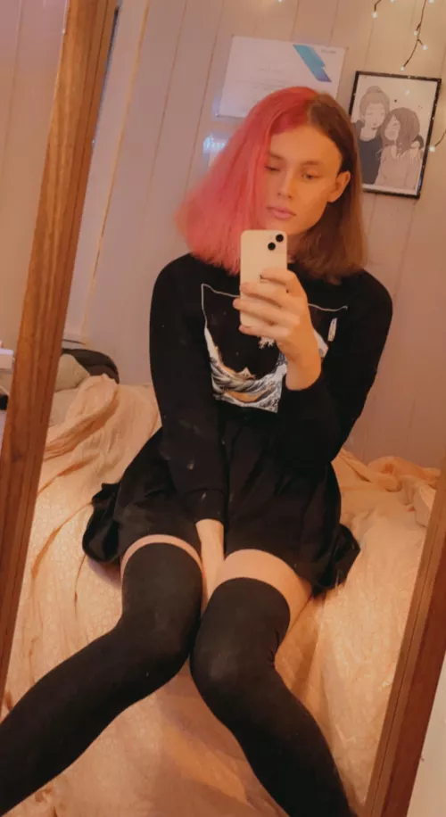 Yo, gonna post more on here again i think 🤔 by suselida