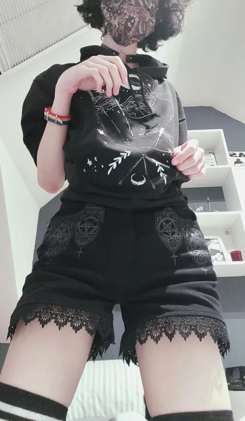 Yo, I got a bit emo recently. I'm still waiting for that My Chemical Romance shirt, though. by yesiamfinethanks