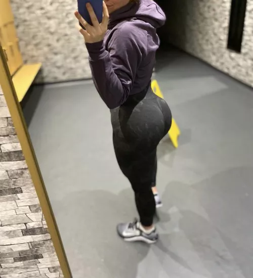 Yoga babe by sagahansen