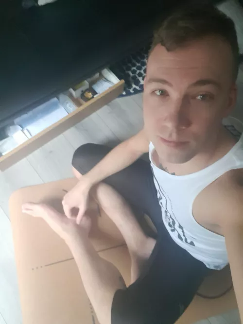 Yoga practice despite that I am still rather hungover 😂 by sebwales