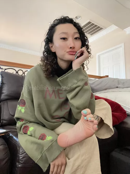 You all loved my feet so here’s more! by Strawkennedy