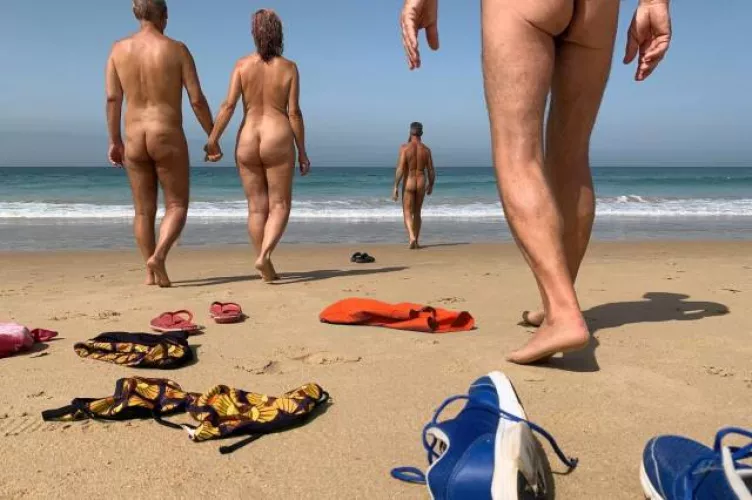 You can drop the swimsuit here. Make yourself comfortable.