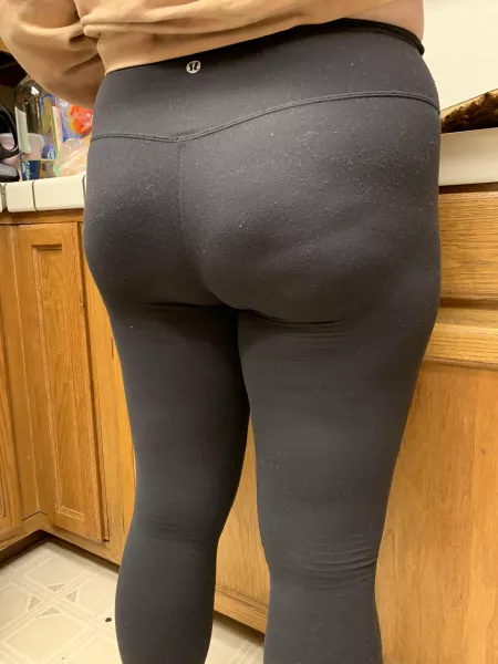 You can even see it through my leggings. by lonelywifexx94