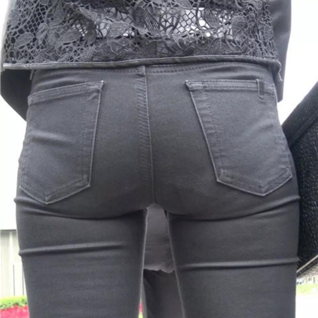 you can even see the gusset on this hot black jeans ass. posted by misosoupdrinker