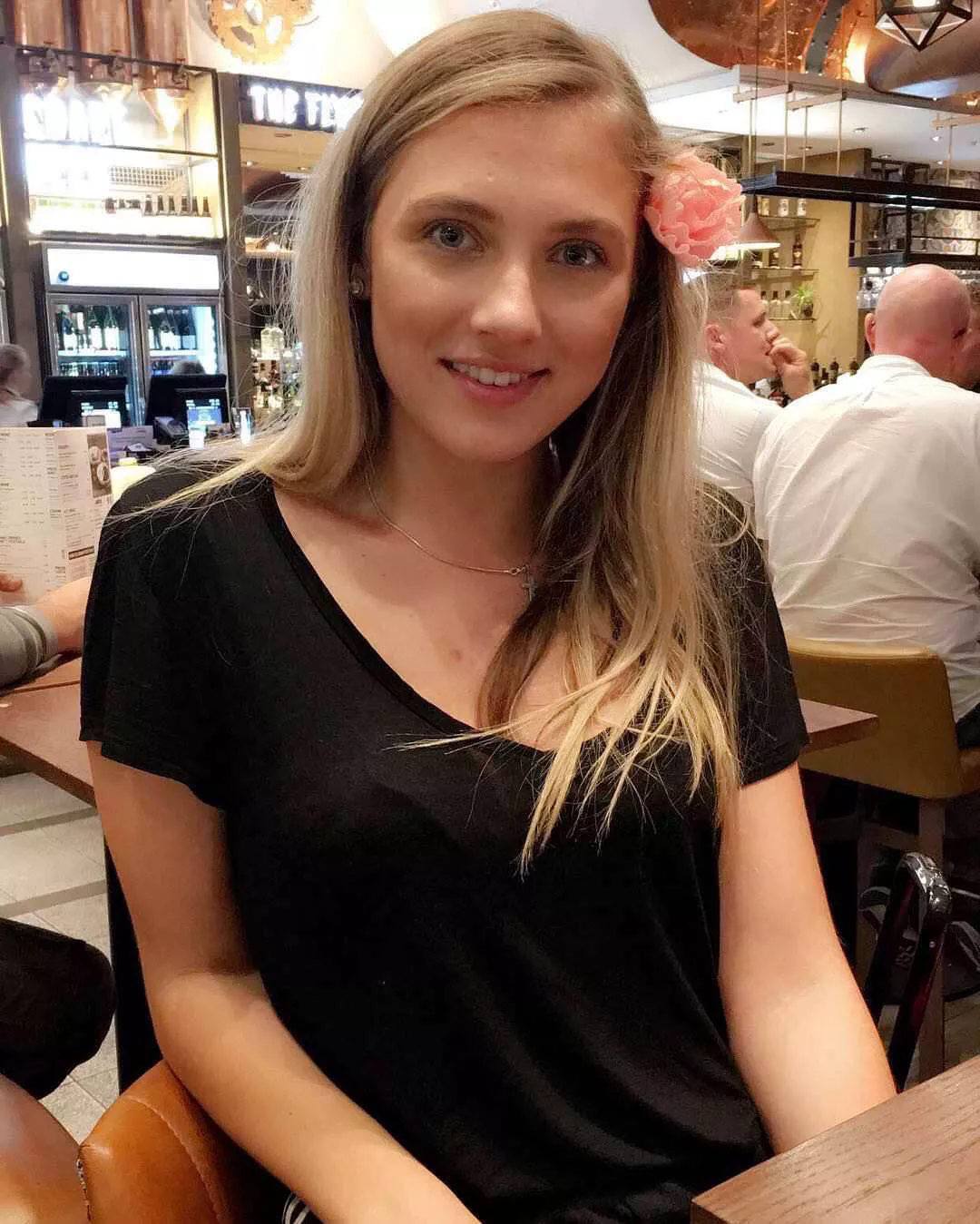 You can see it a little bit posted by PM_ME_CUTE_GIRLS_PLZ