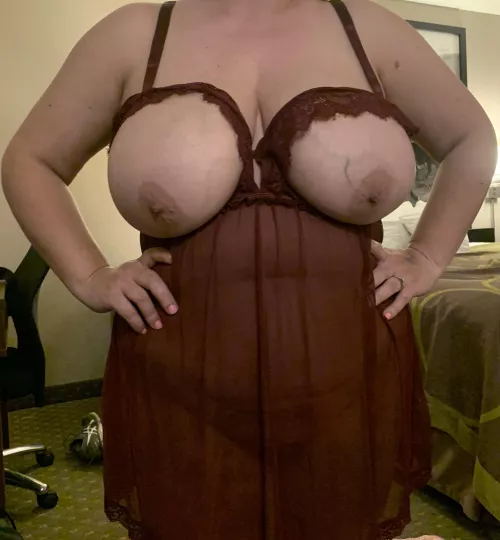You can’t contain these 38F mom boobs. by MrMrsChubbster