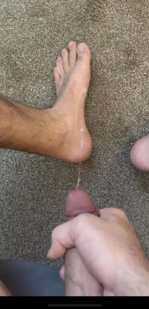 you enjoy seeing my warm cum on my big feet? by haslub99
