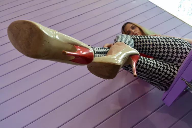 You feel so dependent under my heels. It's true? by Mistress_Priest