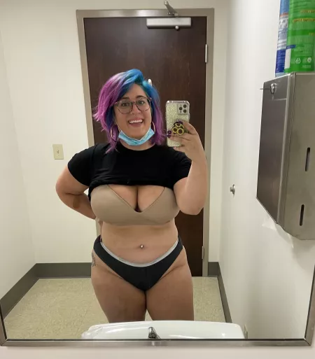 You guys like milf mamas in scrubs? by lavendercrystalmoon