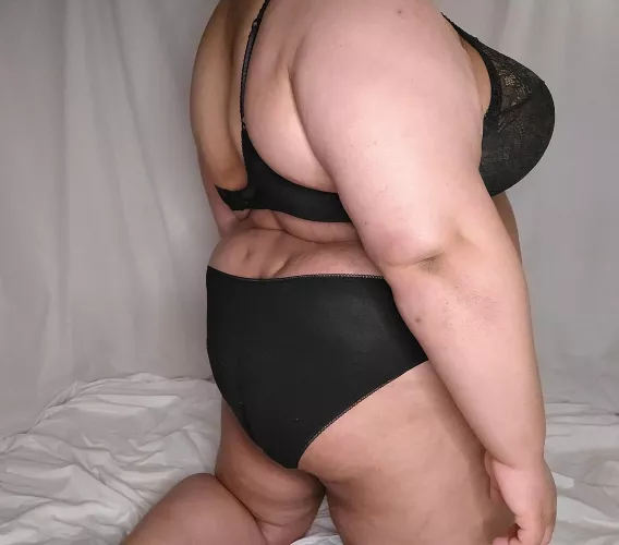 You hate to see me leave but you love to watch me as I go by chunky_cherry