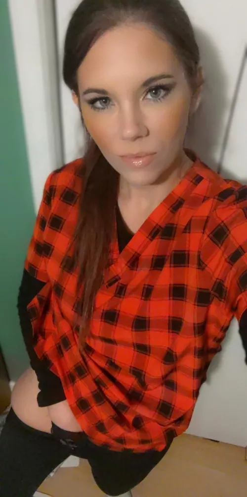 You know how I like it with my hand down my pants 😜 by peekinmypanties