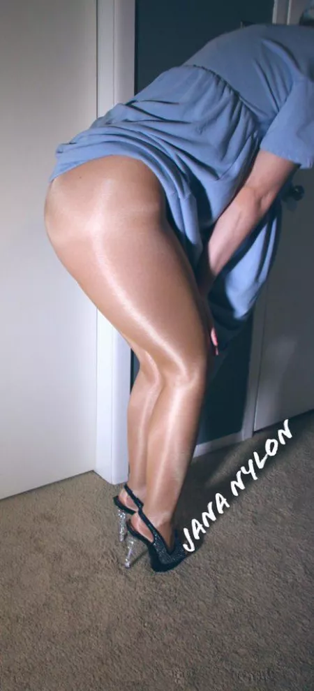 You know I always bring the gloss 💋❤️ by JanaNylon