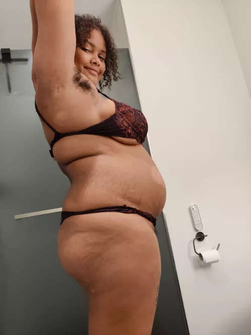 you know that i got another bush down there right?🥴 by curvypotchi