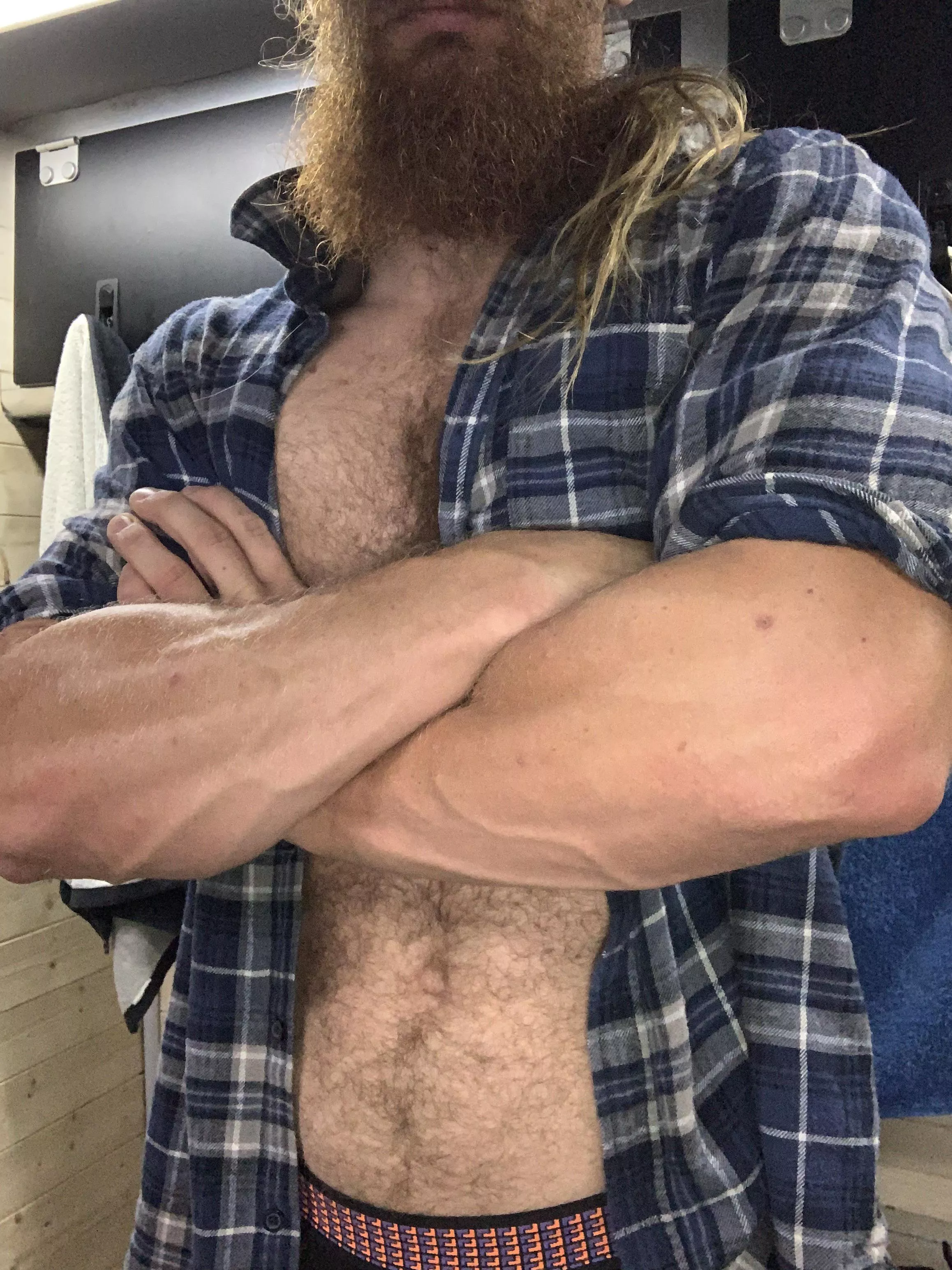 You know what they say about big fore arms posted by Bruce494