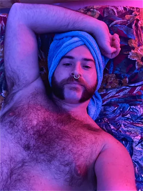 You know where to rest your head! It's warm and has a good scent by poorInamo