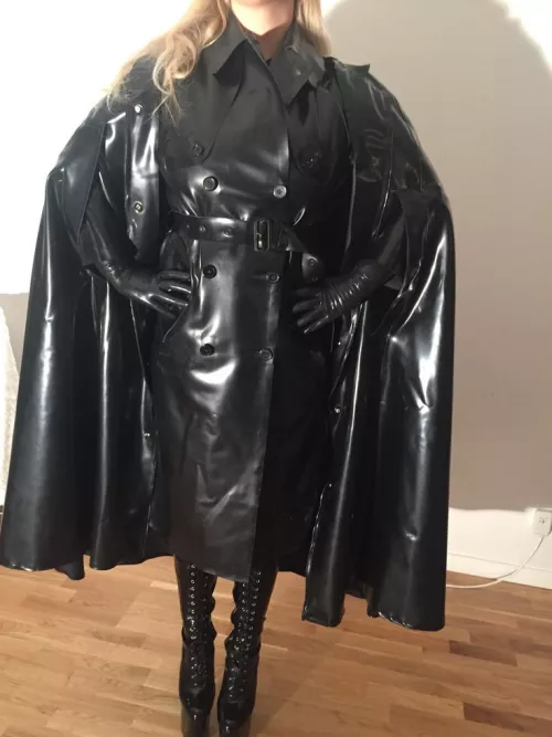 You know who's in charge. by paleghosting