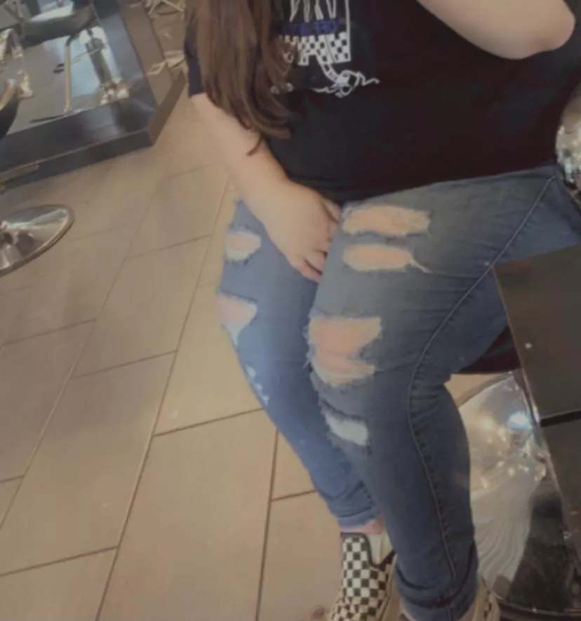 You like how I fill out these jeans?? posted by lydbaby_