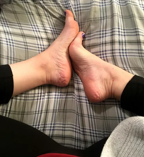 You like my arches? by FootrubFantasy