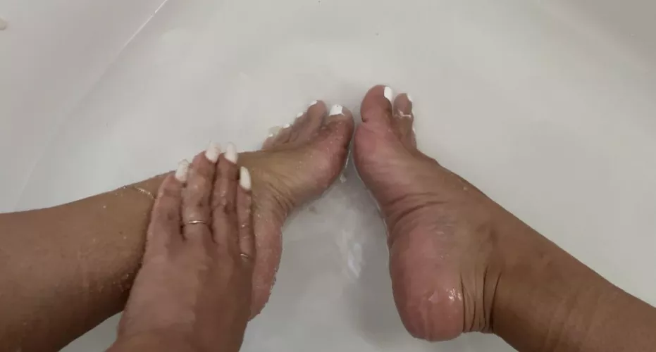 You like my Pretty Feet?! by Only_me_ashleymarie