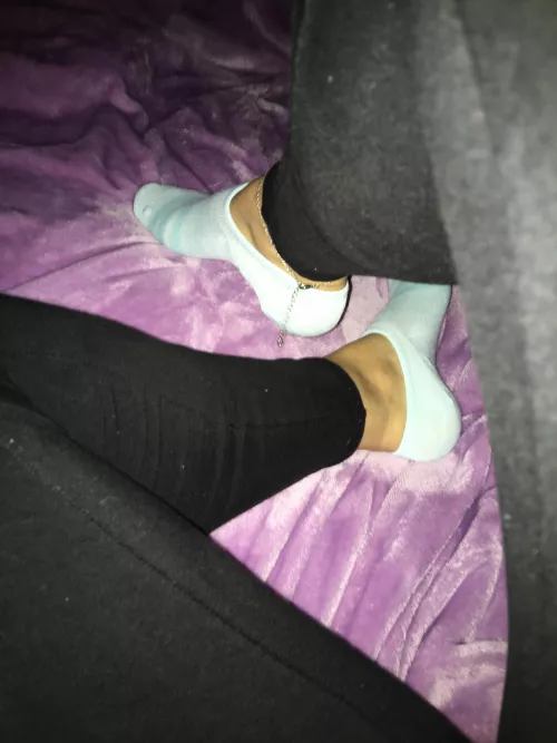 you like them clean or smelly? by mispiesentuboca