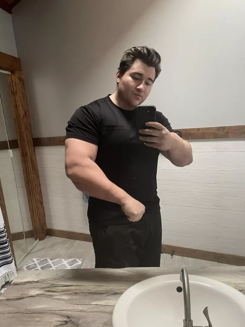 You like this pose? posted by 083112strong