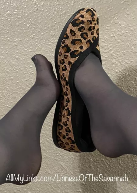 You like what you see, don’t you? 😜 by Savannahs_Feet