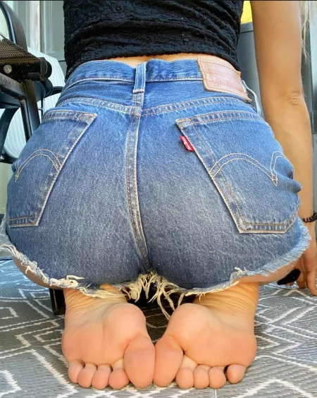 You only have 1 shot, where would it be? 🤔 by SAQueenfeet