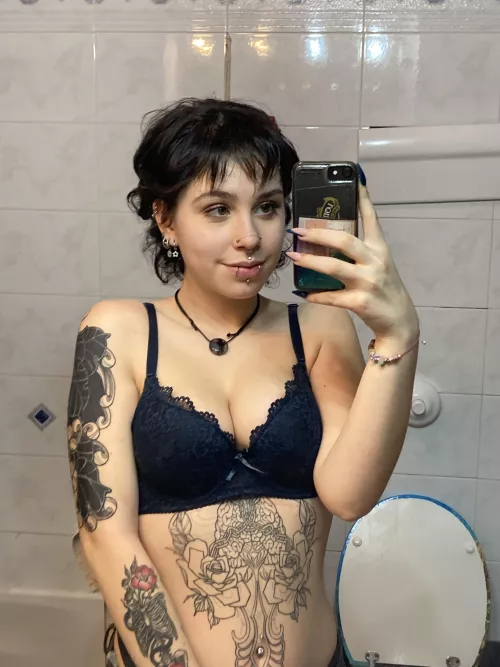 you play with me?🖤 by Koitoko