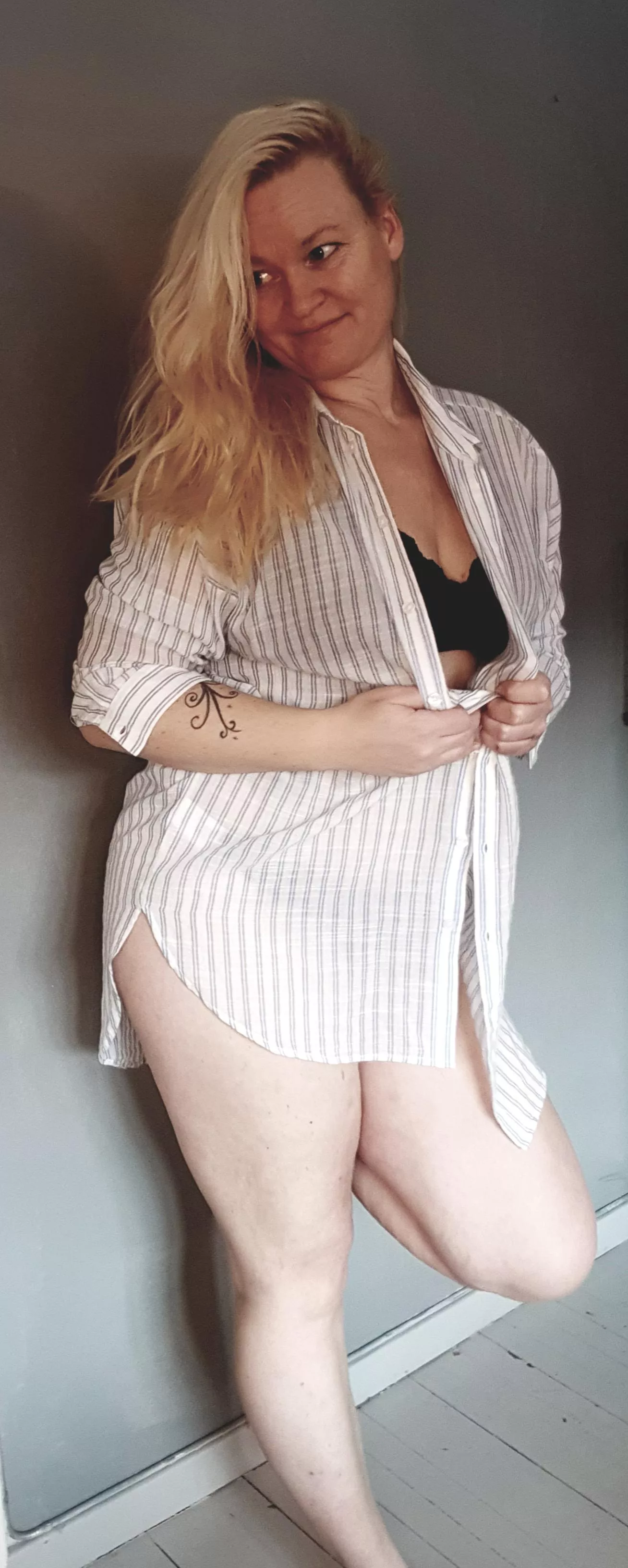 You probably already know what is under my shirt? [f] posted by SteamyWriterAnnie