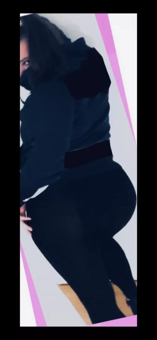 You see me in the club ... you see me dance ... what would you do next? Do I look female enough to trap you?😳🥺👄💕 by LeaMango2_0