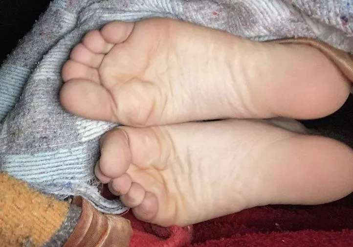 you see my feet out of the blanket, what’d you do? suck it or fuck? 😈👅 posted by pessbeach